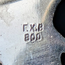 Lade das Bild in den Galerie-Viewer, Tracht Brosche 800 Silber Heiliger Georg der Drachentöter Pferd alt S