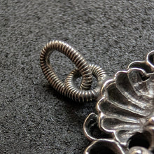 Load image into Gallery viewer, Antiker Neorenaissance Silber Anhänger Rubin Perle floral alt c. 1860 S