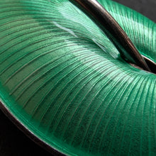 Lade das Bild in den Galerie-Viewer, Vintage Emaille Blatt Brosche Volmer Bahner Denmark VB Sterling Silber 925 alt S