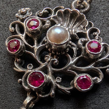 Load image into Gallery viewer, Antiker Neorenaissance Silber Anhänger Rubin Perle floral alt c. 1860 S