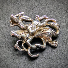 Lade das Bild in den Galerie-Viewer, Tracht Brosche 800 Silber Heiliger Georg der Drachentöter Pferd alt S