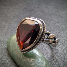 Lade das Bild in den Galerie-Viewer, Vintage Tracht Ring Herz Granat 835 Silber Silberschmiedearbeit alt RG 53 S