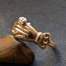 Load image into Gallery viewer, Claddagh Ring 18k 750 Gold beweglich Herz Liebe Freundschaft alt c 1920 RG 49/50