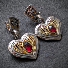 Lade das Bild in den Galerie-Viewer, Vintage Tracht Herz Ohrringe 835 Silber vergoldet Granat Silberschmiedearbeit S
