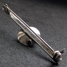 Lade das Bild in den Galerie-Viewer, Vintage Brosche NE From Denmark 925 Silber Bernstein Silberschmiedearbeit alt S