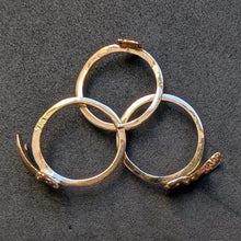 Load image into Gallery viewer, Claddagh Ring 18k 750 Gold movable heart love friendship old c. 1920 RG 49/50 S