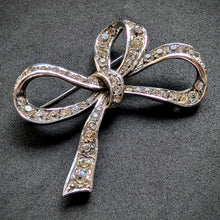 Lade das Bild in den Galerie-Viewer, Jugendstil Brosche 835 Silber Schleife Paste Silberschmiedearbeit alt c. 1920 S