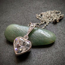 Lade das Bild in den Galerie-Viewer, Art Deco Herz Collier 18k 750 Gold Platin Diamant Kette alt c. 1920 S
