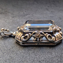 Lade das Bild in den Galerie-Viewer, Jugendstil Anhänger 835 Silber Bergkristall Silberschmiedearbeit antik c. 1920 S