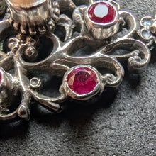Load image into Gallery viewer, Antiker Neorenaissance Silber Anhänger Rubin Perle floral alt c. 1860 S