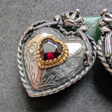 Lade das Bild in den Galerie-Viewer, Vintage Granat Ohrringe Ohrclips Krone Herz Silber teilvergoldet Tracht alt S