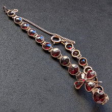 Lade das Bild in den Galerie-Viewer, Granat Armband Tombak vierblättriges Kleeblatt Glück alt antik c. 1900 S