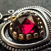 Load image into Gallery viewer, Vintage Herz Anhänger Granat 835 Silber vergoldet Liebe Tracht
