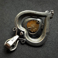 Load image into Gallery viewer, Vintage Herz Anhänger Granat 835 Silber vergoldet Liebe Tracht
