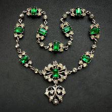 Load image into Gallery viewer, Victorian Silber Collier Paste grün weiß Normandie Frankreich alt antik c. 1880 S
