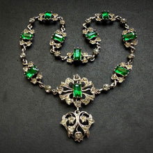 Load image into Gallery viewer, Victorian Silber Collier Paste grün weiß Normandie Frankreich alt antik c. 1880 S
