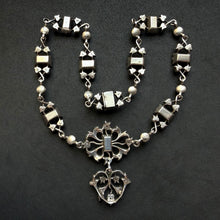 Load image into Gallery viewer, Victorian Silber Collier Paste grün weiß Normandie Frankreich alt antik c. 1880 S
