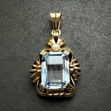 Lade das Bild in den Galerie-Viewer, Art Deco Anhänger 935 Silber vergoldet Spinell blau Perle Handarbeit alt antik c. 1920
