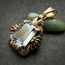 Lade das Bild in den Galerie-Viewer, Art Deco Anhänger 935 Silber vergoldet Spinell blau Perle Handarbeit alt antik c. 1920
