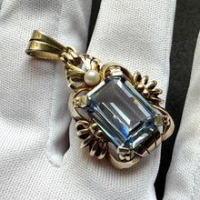 Lade das Bild in den Galerie-Viewer, Art Deco Anhänger 935 Silber vergoldet Spinell blau Perle Handarbeit alt antik c. 1920
