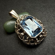 Load image into Gallery viewer, Art Deco Anhänger 830 Silber Spinell blau Handarbeit alt antik c. 1920
