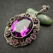 Lade das Bild in den Galerie-Viewer, Jugendstil Art Deco Anhänger 835 Silber Markasit lila Paste Handarbeit alt antik c. 1920
