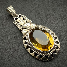 Lade das Bild in den Galerie-Viewer, Jugendstil Art Deco Anhänger Silber Citrin alt antik c. 1920
