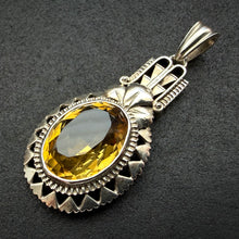 Lade das Bild in den Galerie-Viewer, Jugendstil Art Deco Anhänger Silber Citrin alt antik c. 1920
