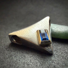 Load image into Gallery viewer, Moderner Designer Anhänger Sterling Silber 925 Saphir blau Goldfassung 8k 333 Gold
