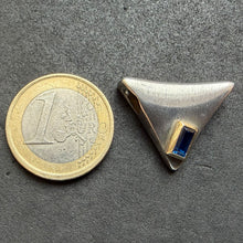 Load image into Gallery viewer, Moderner Designer Anhänger Sterling Silber 925 Saphir blau Goldfassung 8k 333 Gold
