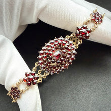 Load image into Gallery viewer, Vintage Granat Armband 900 Silber vergoldet Handarbeit Tracht
