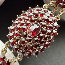 Load image into Gallery viewer, Vintage Granat Armband 900 Silber vergoldet Handarbeit Tracht
