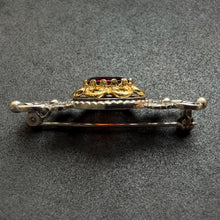 Lade das Bild in den Galerie-Viewer, Vintage Brosche 835 Silber Granat rot Tracht Silberschmiedearbeit alt
