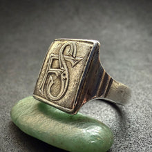 Lade das Bild in den Galerie-Viewer, Jugendstil Monogramm Ring Silber SF FS alt antik c. 1920 RG 59
