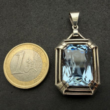 Load image into Gallery viewer, Art Deco Anhänger Silber Spinell blau Design Handarbeit alt antik c. 1920
