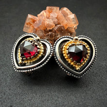 Load image into Gallery viewer, Vintage Granat Herz Ohrringe Ohrclips Sterling Silber 925 vergoldet Tracht Liebe
