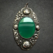 Load image into Gallery viewer, Jugendstil Anhänger 800 Silber Chrysopras Kohm &amp; Haller floral alt antik c. 1910
