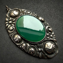 Load image into Gallery viewer, Jugendstil Anhänger 800 Silber Chrysopras Kohm &amp; Haller floral alt antik c. 1910
