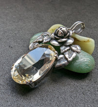 Lade das Bild in den Galerie-Viewer, Jugendstil Anhänger Silber 900 Citrin Blume
