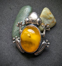 Load image into Gallery viewer, Vintage Frog Brooch Sterling Silver 925 Butterscotch Amber
