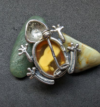 Load image into Gallery viewer, Vintage Frog Brooch Sterling Silver 925 Butterscotch Amber
