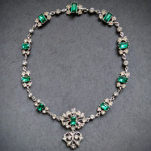 Load image into Gallery viewer, Victorian Silber Collier Paste grün weiß Normandie Frankreich alt antik c. 1880
