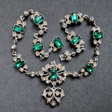 Load image into Gallery viewer, Victorian Silber Collier Paste grün weiß Normandie Frankreich alt antik c. 1880
