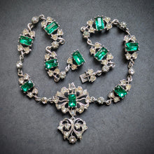 Load image into Gallery viewer, Victorian Silber Collier Paste grün weiß Normandie Frankreich alt antik c. 1880
