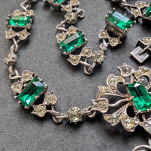 Load image into Gallery viewer, Victorian Silber Collier Paste grün weiß Normandie Frankreich alt antik c. 1880
