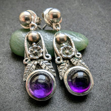 Lade das Bild in den Galerie-Viewer, Vintage Designer Ohrringe 835 Silber lila Amethyst floral Blumen alt
