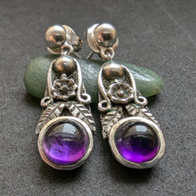 Lade das Bild in den Galerie-Viewer, Vintage Designer Ohrringe 835 Silber lila Amethyst floral Blumen alt
