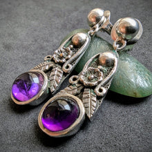 Lade das Bild in den Galerie-Viewer, Vintage Designer Ohrringe 835 Silber lila Amethyst floral Blumen alt

