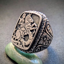 Lade das Bild in den Galerie-Viewer, Ring Heiliger Georg Drachentöter 800 Silber alt antik c. 1920 RG 64 S
