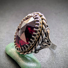 Load image into Gallery viewer, Vintage Tracht Ring 835 Silber facettierter XL Granat alt RG 62 S
